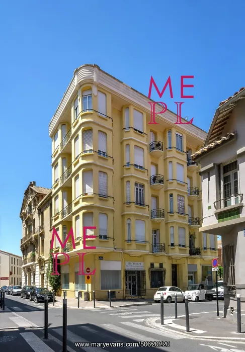 : Art deco building, Perpignan, Pyrenees-Orientales, France : Art deco building, Perpignan, Pyrenees-Orientales, France
