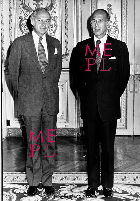  : Arthur Hartman standing with another politician