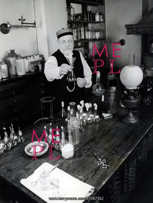 : Arthur Lowe as Louis Pasteur in BBC TV series : Arthur Lowe as Louis Pasteur in BBC TV series