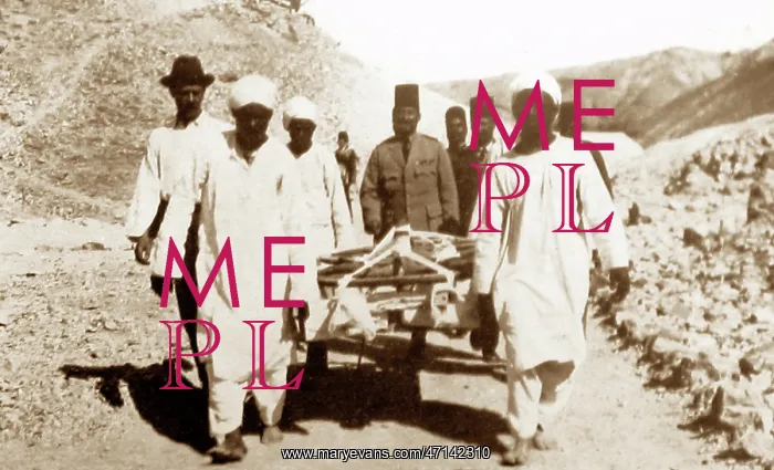 : Artifacts being removed from the tomb of Tutankhamen : Artifacts being removed from the tomb of Tutankhamen