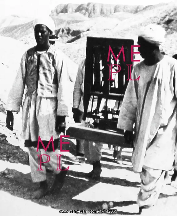: Artifacts being removed from the tomb of Tutankhamen : Artifacts being removed from the tomb of Tutankhamen