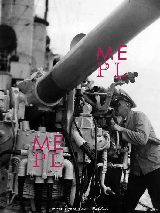 : Artillery drill on a training ship of the Kriegsmarine, 1935 : Artillery drill on a training ship of the Kriegsmarine, 1935