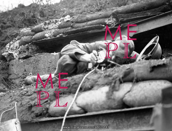 : Artillery Observation Officer sets lamp, Kemmel Ridge, WW1 : Artillery Observation Officer sets lamp, Kemmel Ridge, WW1