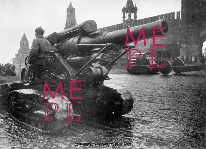 : Artillery at the parade for the anniversary of the October R : Artillery at the parade for the anniversary of the October R