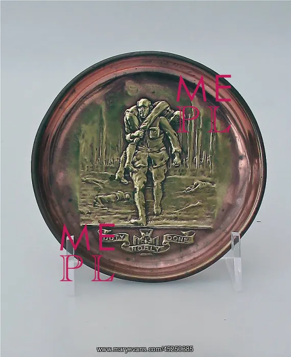 : Ashtray - Tommy carrying a wounded comrade : Ashtray - Tommy carrying a wounded comrade