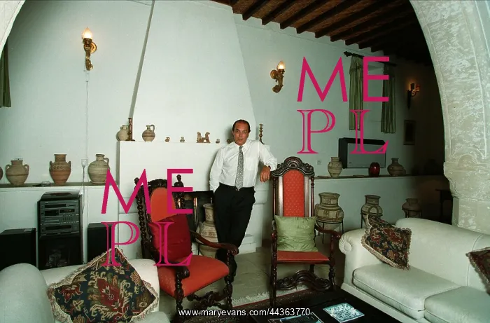 : Asil Nadir In The Lounge Of : Asil Nadir In The Lounge Of