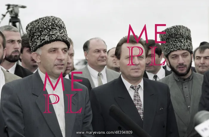 : Aslan Maskhadov visits Moscow : Aslan Maskhadov visits Moscow