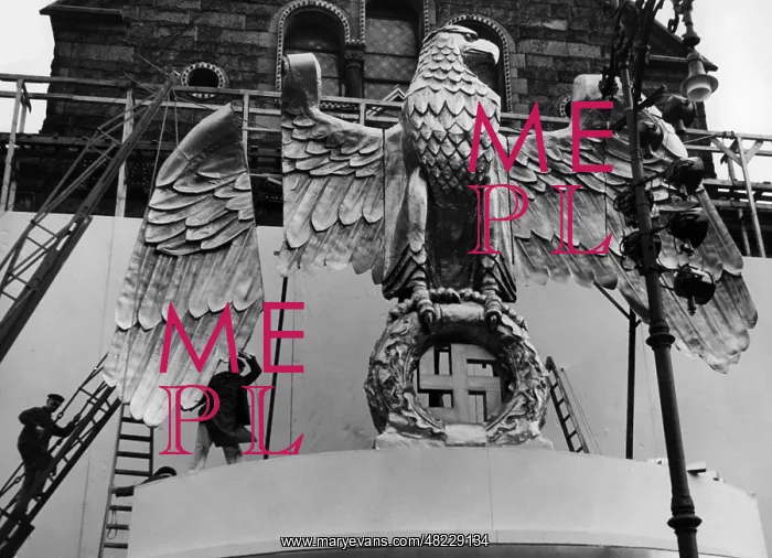 : Assembling an imperial eagle at the UFA Palast, 1935 : Assembling an imperial eagle at the UFA Palast, 1935