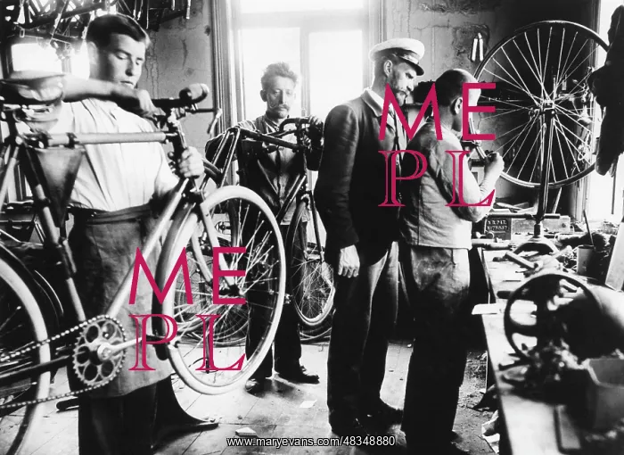 : Assembly of bicycles, around 1910 : Assembly of bicycles, around 1910