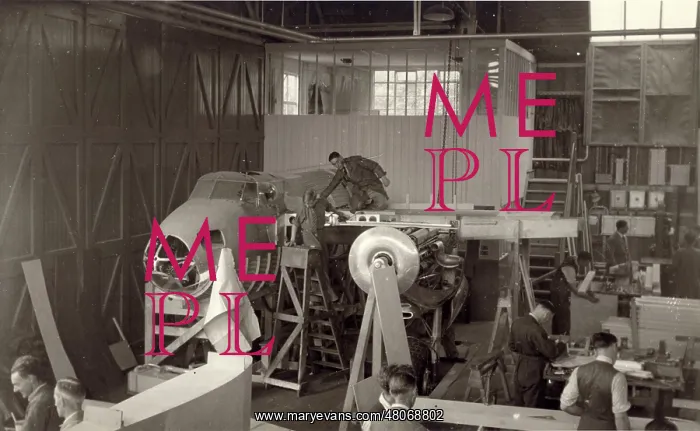 : Assembly of de Havilland Mosquito at Salisbury Hall : Assembly of de Havilland Mosquito at Salisbury Hall
