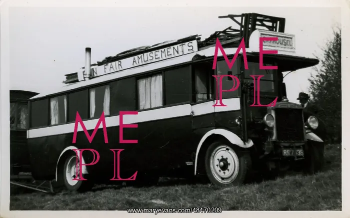 : Associated Daimler Fun Fair Vintage Bus and Caravan : Associated Daimler Fun Fair Vintage Bus and Caravan