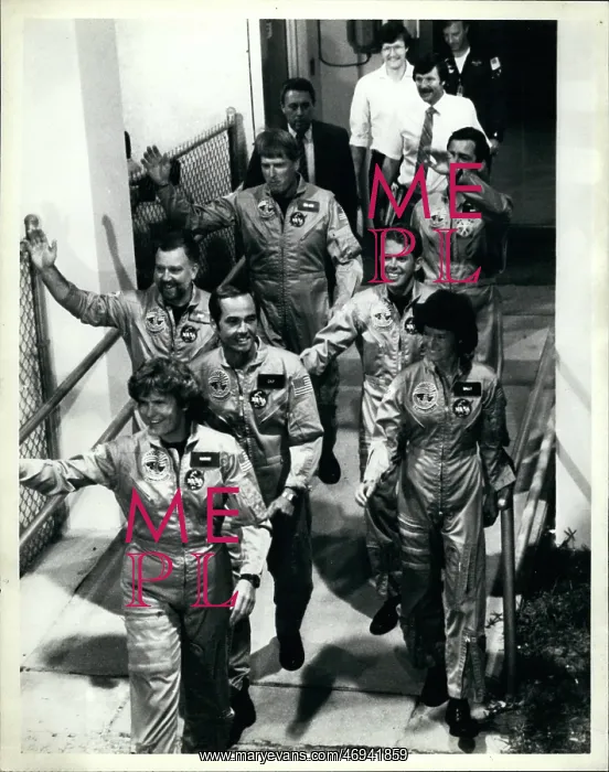 : Astronaut - Comets - NASA - Space - Spacecraft - UFOs : Astronaut - Comets - NASA - Space - Spacecraft - UFOs