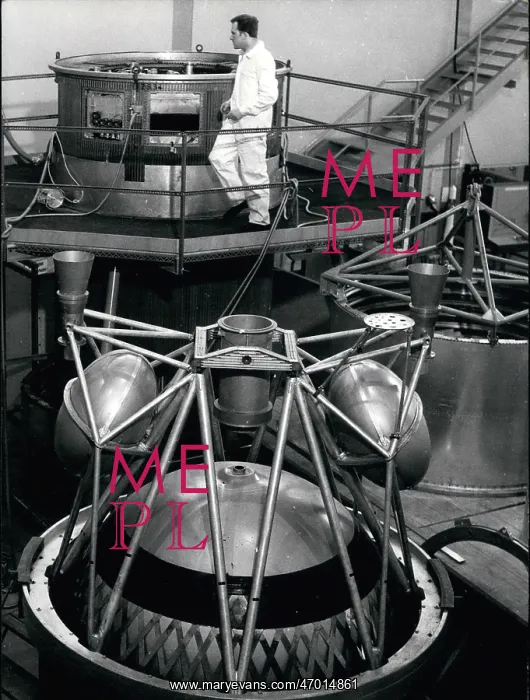 : Astronaut - Comets - NASA - Space - Spacecraft - UFOs : Astronaut - Comets - NASA - Space - Spacecraft - UFOs
