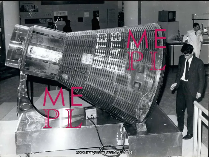: Astronaut - Comets - NASA - Space - Spacecraft - UFOs : Astronaut - Comets - NASA - Space - Spacecraft - UFOs