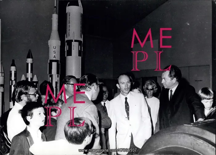 : Astronaut - Comets - NASA - Space - Spacecraft - UFOs : Astronaut - Comets - NASA - Space - Spacecraft - UFOs