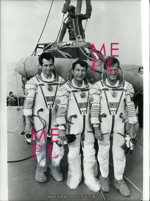 : Astronaut - Comets - NASA - Space - Spacecraft - UFOs : Astronaut - Comets - NASA - Space - Spacecraft - UFOs