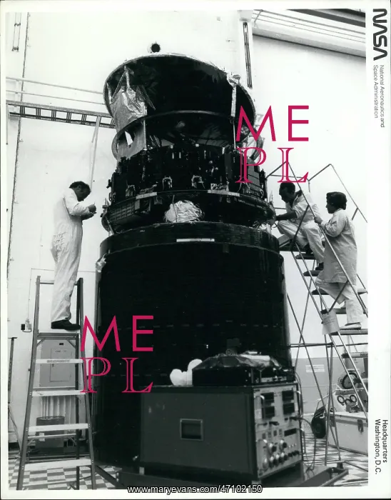 : Astronaut - Comets - NASA - Space - Spacecraft - UFOs : Astronaut - Comets - NASA - Space - Spacecraft - UFOs