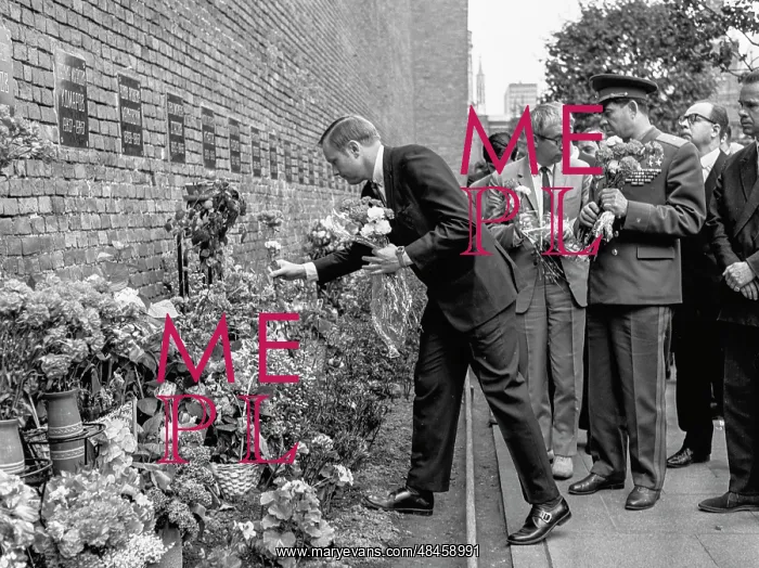 : Astronaut Neil Armstrong Visits USSR : Astronaut Neil Armstrong Visits USSR