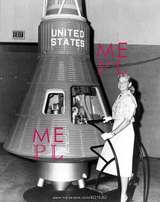 : Astronaut Trainees Jerrie Cobb stands next ? : Astronaut Trainees Jerrie Cobb stands next ?