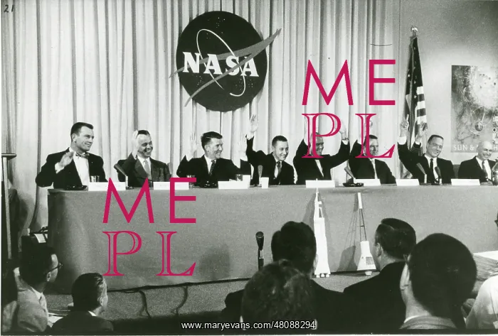 : Astronauts are introduced to the American and foreign p? : Astronauts are introduced to the American and foreign p?
