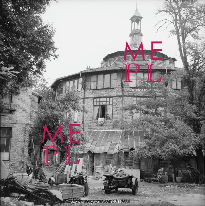 : Ateliers La Ruche where Marc Chagall once lived. Paris : Ateliers La Ruche where Marc Chagall once lived. Paris