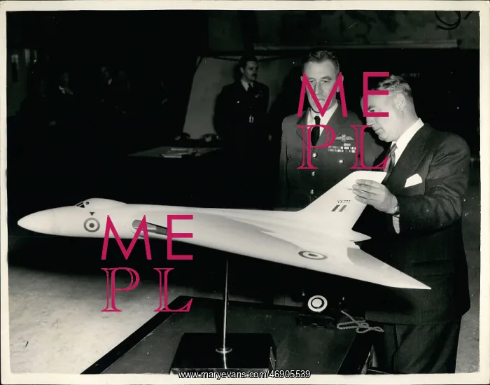 : Athol Townley MP, visit to Bomber Command, RAF : Athol Townley MP, visit to Bomber Command, RAF