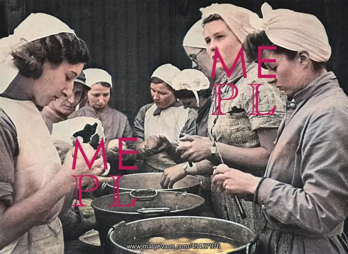 : ATS women learning to cook, 1939 : ATS women learning to cook, 1939