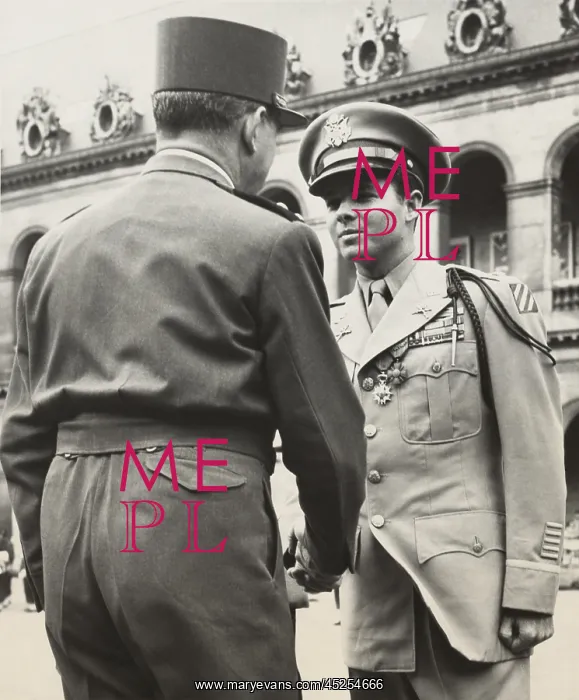 : Audie Murphy shaking hands with French General : Audie Murphy shaking hands with French General