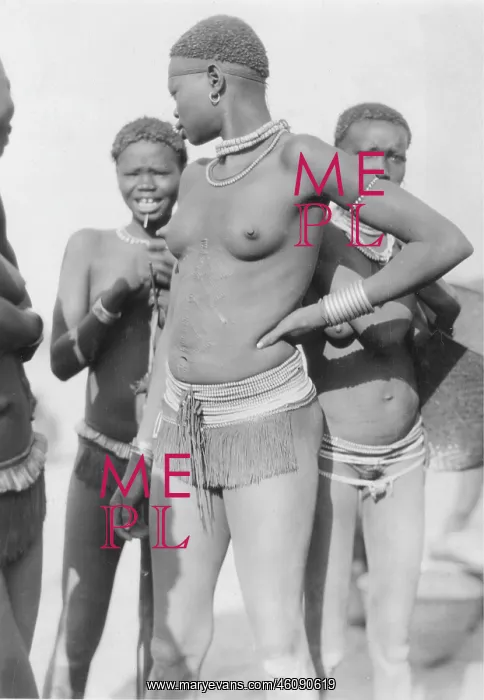: Audience at dancing. Near Tali. March 1927 : Audience at dancing. Near Tali. March 1927