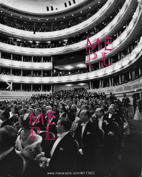 : Audience at the reopening of the Vienna : Audience at the reopening of the Vienna