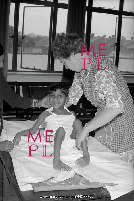 : August 19 1962 - Mrs. E. L. Thomson, one of three physiother : August 19 1962 - Mrs. E. L. Thomson, one of three physiother