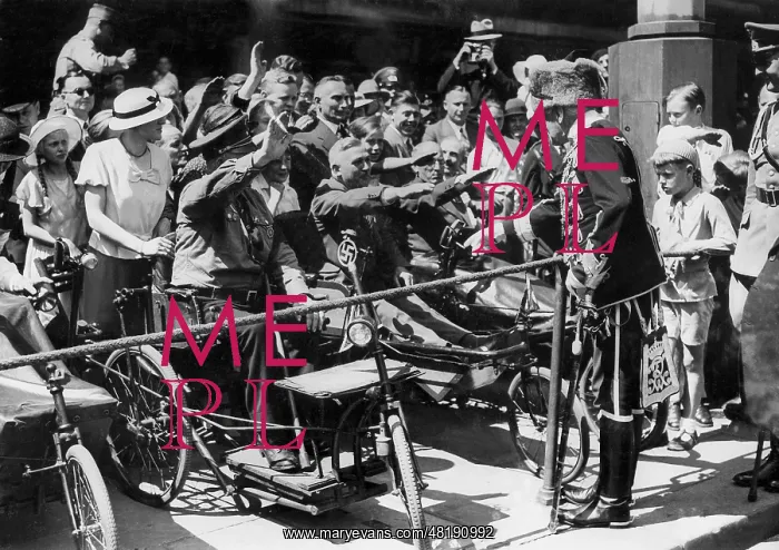 : August von Mackensen with War-Disbaled Veterans, 1935 : August von Mackensen with War-Disbaled Veterans, 1935