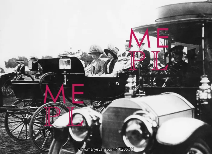 : Augusta Victoria on a carriage, 1909 : Augusta Victoria on a carriage, 1909