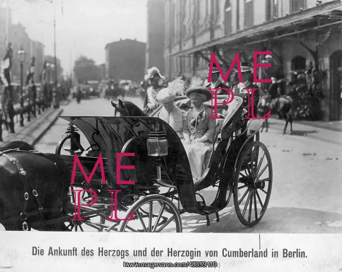 : Augusta Victoria and Thyra of Hanover in Berlin, around 1910 : Augusta Victoria and Thyra of Hanover in Berlin, around 1910
