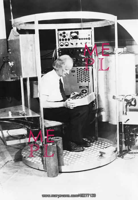 : Auguste Piccard in the cage of his Bathyscaphe : Auguste Piccard in the cage of his Bathyscaphe