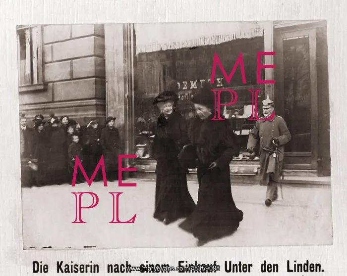 : Auguste Viktoria after shopping in Berlin, 1917 : Auguste Viktoria after shopping in Berlin, 1917