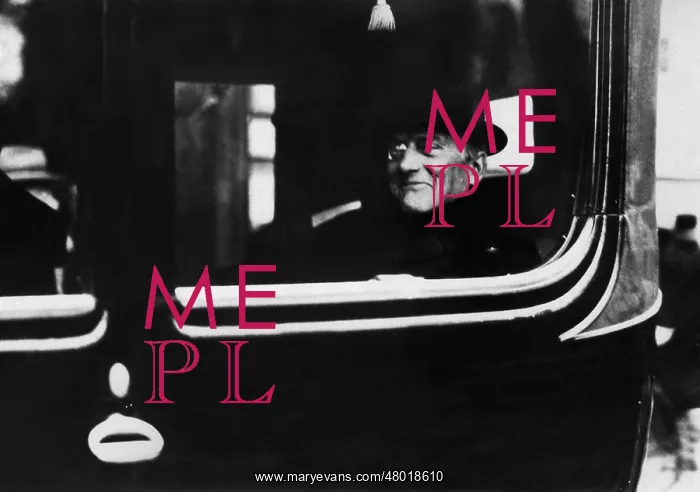 : Austen Chamberlain in a car : Austen Chamberlain in a car