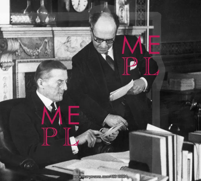 : Austen Chamberlain with Erich Salomon, 1929 : Austen Chamberlain with Erich Salomon, 1929