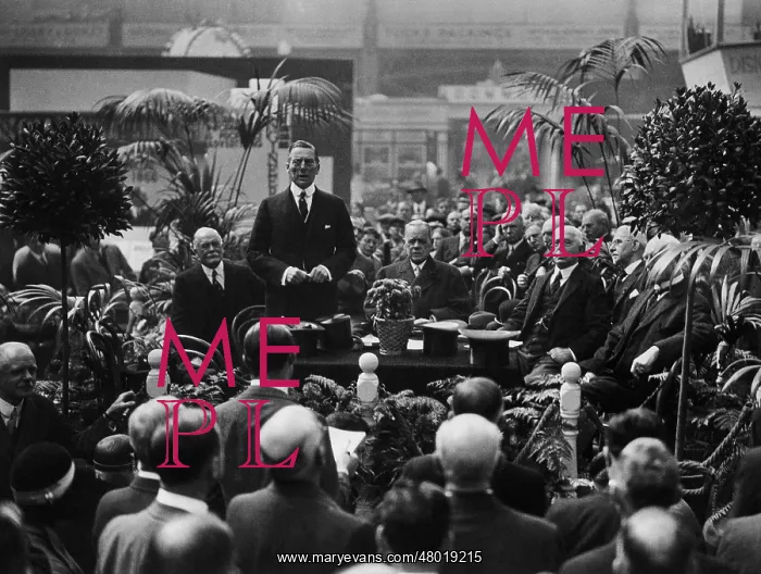 : Austen Chamberlain opens an exhibition, 1931 : Austen Chamberlain opens an exhibition, 1931