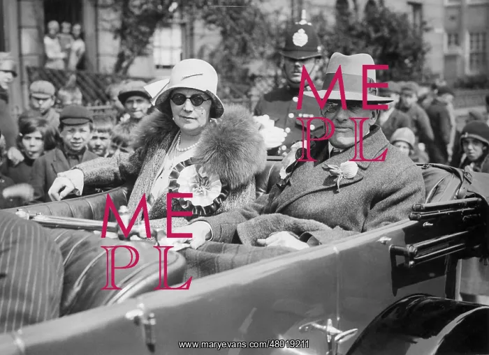 : Austen Chamberlain with his wife, 1929 : Austen Chamberlain with his wife, 1929