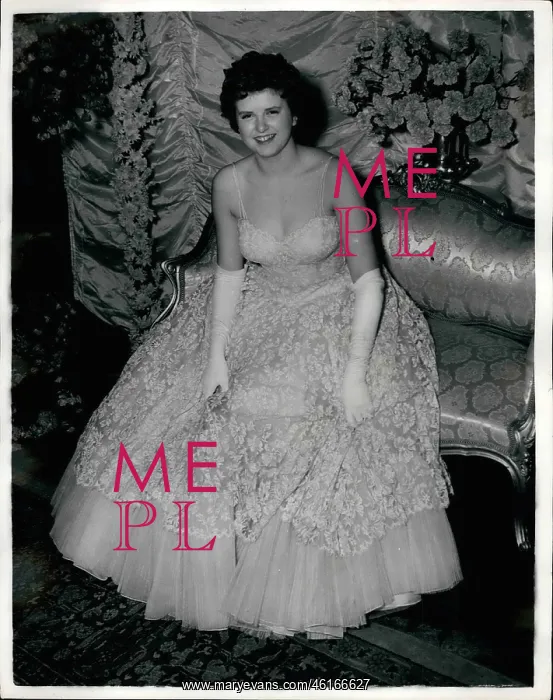 : Australian debutante Barbara Smith, coming out ball, London : Australian debutante Barbara Smith, coming out ball, London