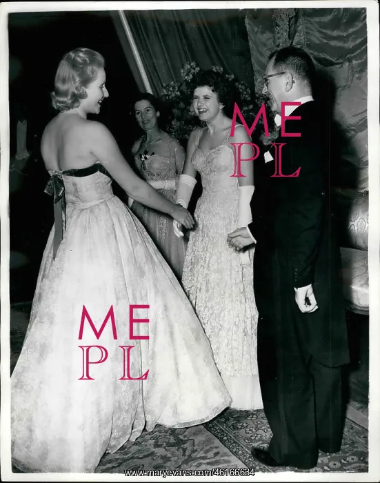 : Australian debutante Barbara Smith, coming-out ball : Australian debutante Barbara Smith, coming-out ball
