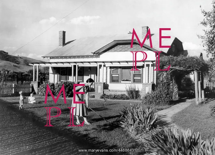 : AUSTRALIAN HOUSE : AUSTRALIAN HOUSE