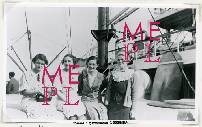 : Australian Nurses Leaving Sydney for Spain : Australian Nurses Leaving Sydney for Spain