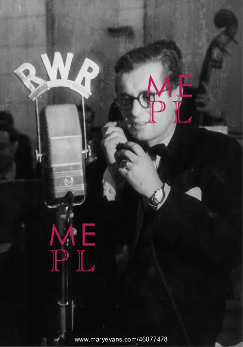 : Austrian Actor and comedian Maxi Boehm as quizmaster : Austrian Actor and comedian Maxi Boehm as quizmaster