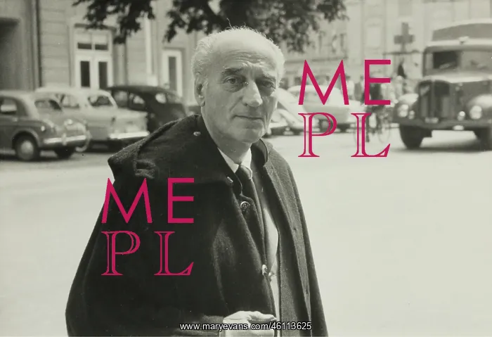 : The Austrian actor Raoul Aslan in front of the Landeshea : The Austrian actor Raoul Aslan in front of the Landeshea