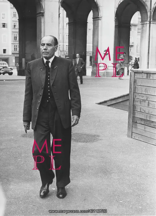 : Austrian Author and director Ernst Lothar at the rehears : Austrian Author and director Ernst Lothar at the rehears