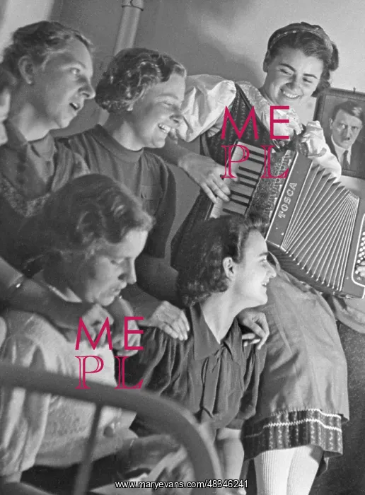 : Austrian female students, 1939 : Austrian female students, 1939
