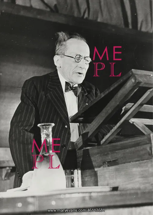 : Austrian physicist Erwin Schrodinger in his inaugural le : Austrian physicist Erwin Schrodinger in his inaugural le