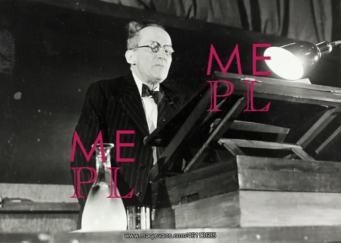  : Austrian physicist Erwin Schrodinger in his inaugural le